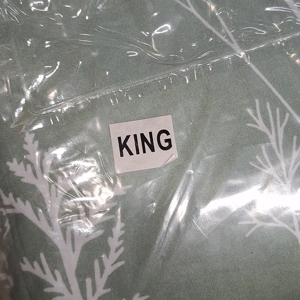 NWT Floral Sage Green Duvet Cover & 2 Pillow Cases